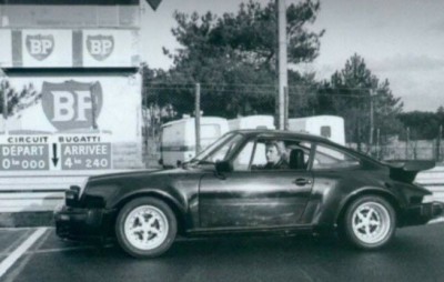 Une Porsche 911 ayant appartenu à Johnny Hallyday mise aux enchères