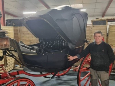 Depuis 40 ans, père et fils font vivre le musée de la voiture à cheval