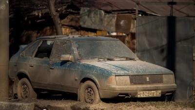 Ce garage de vieilles voitures abandonnées et délabrées est devenu une star