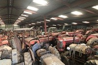 Une collection de plus de 300 tracteurs unique en France bientôt mise aux enchères