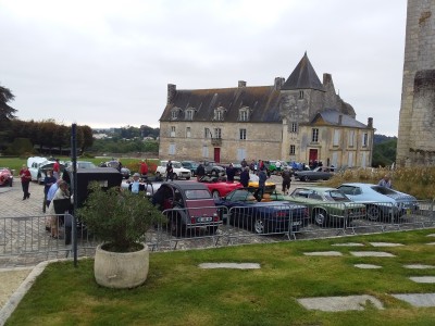 Rassemblement de véhicules anciens autos/motos