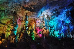 LA GROTTE DE LA SALAMANDRE