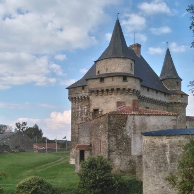 CHATEAU FÉODAL DE SIGOURNAIS