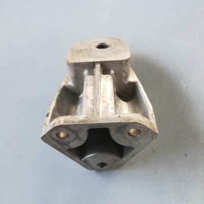 Support moteur pour Maserati Indy