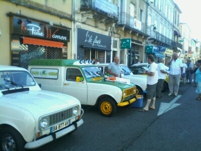 Rencontre entre passionnés voitures et motos